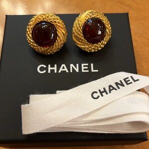 Vintage authentic Chanel red Gripoix glass cabochon gold plated clip on earrings